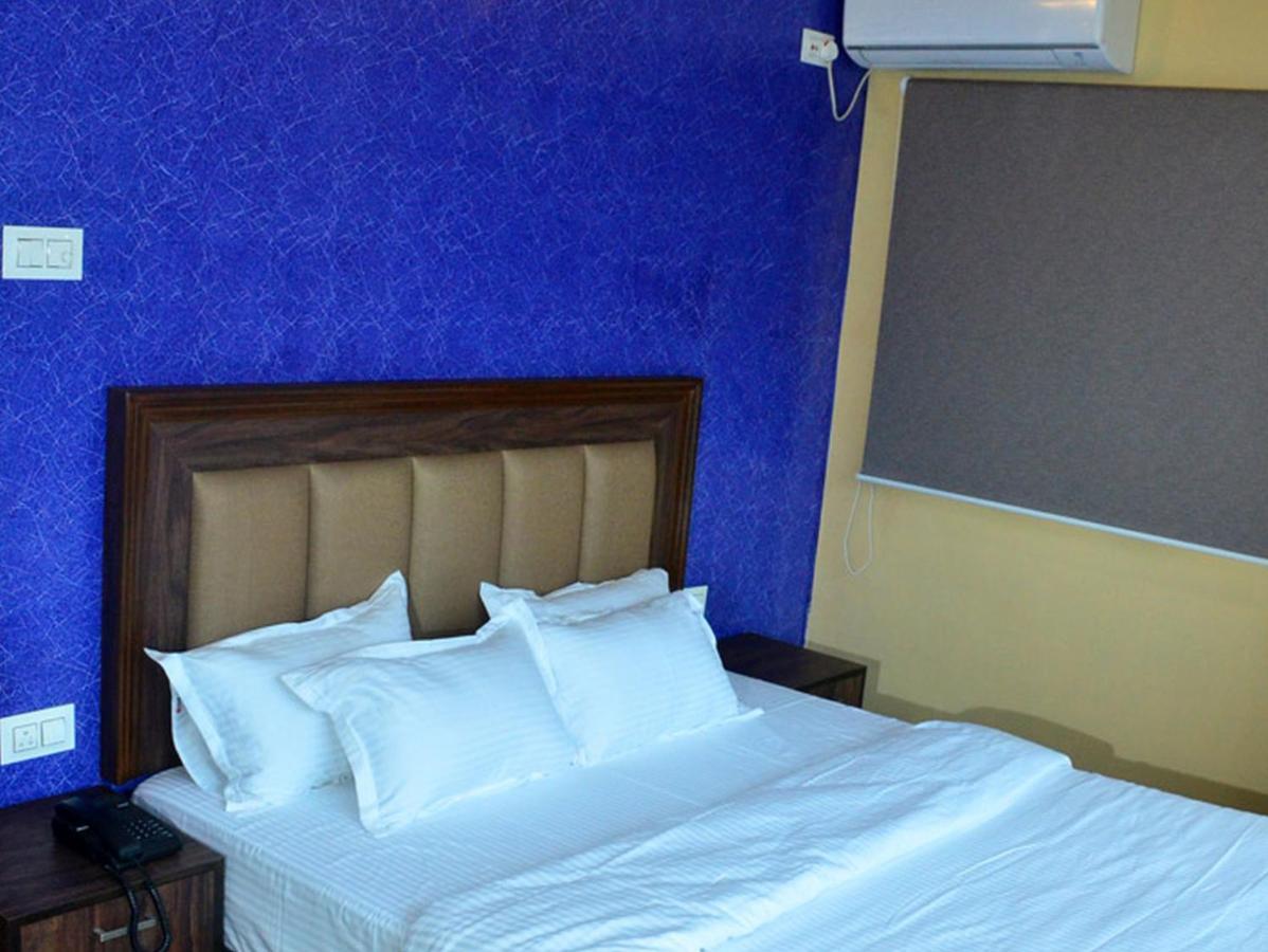 Hotel Aloka Residency Calcutta Buitenkant foto