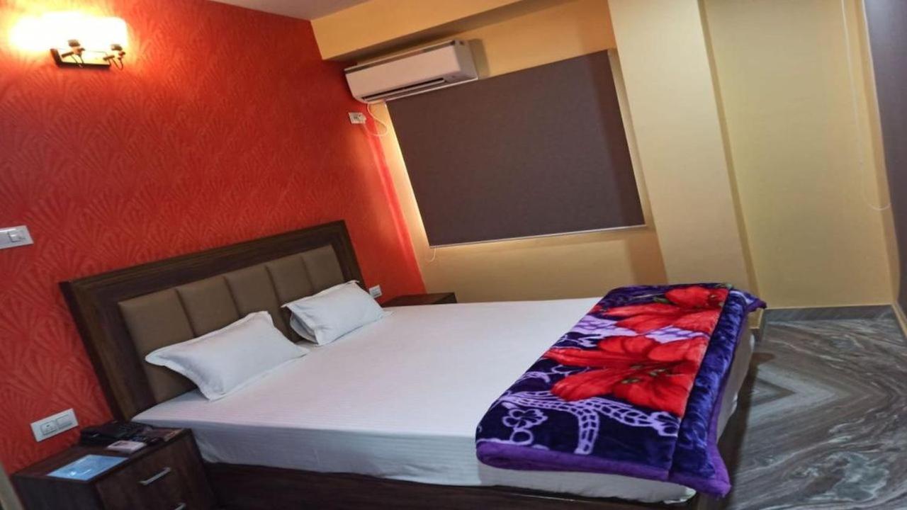 Hotel Aloka Residency Calcutta Buitenkant foto