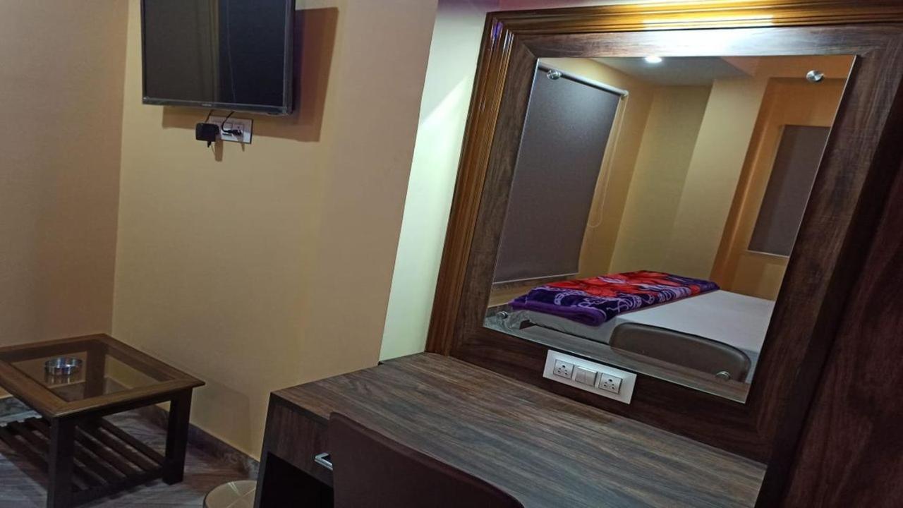 Hotel Aloka Residency Calcutta Buitenkant foto