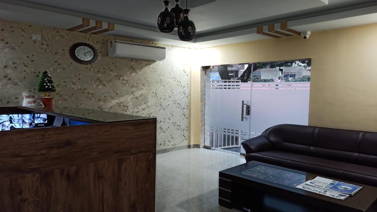 Hotel Aloka Residency Calcutta Buitenkant foto