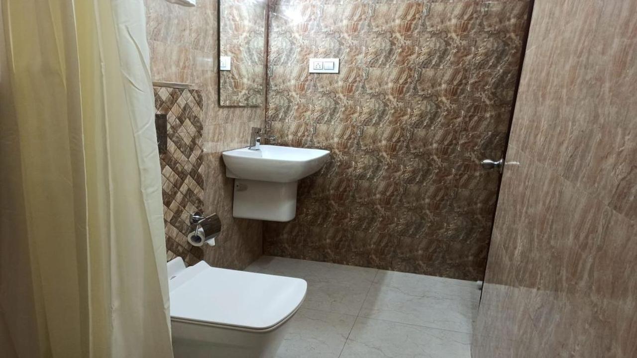 Hotel Aloka Residency Calcutta Buitenkant foto